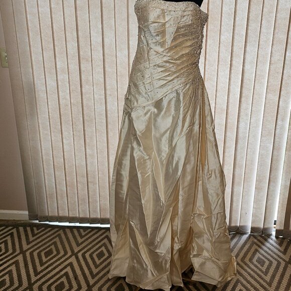 YSA Makino Off White Silk Wedding Dress 12 - Picture 1 of 8